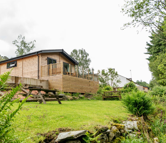 Cosy cabins & riverside pods